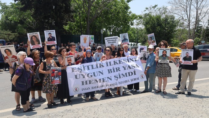 Hasta tutuklular için Bakırköy Cezaevi önünden seslenildi