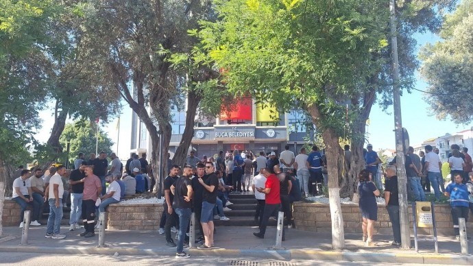 İzmir’de Buca ve Karabağlar Belediyesi işçilerinden eylem