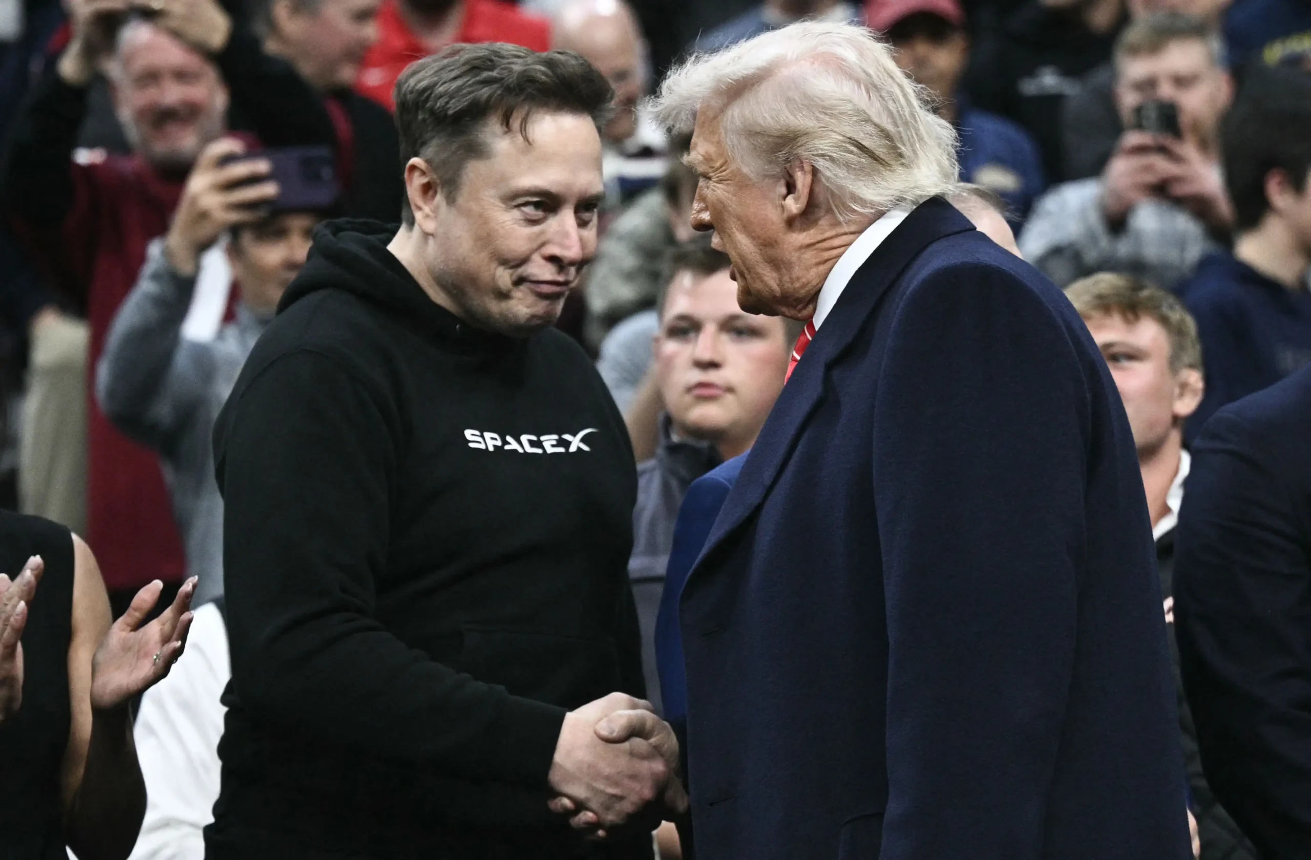 Elon Musk’tan özür geldi, Trump takdirle karşıladı