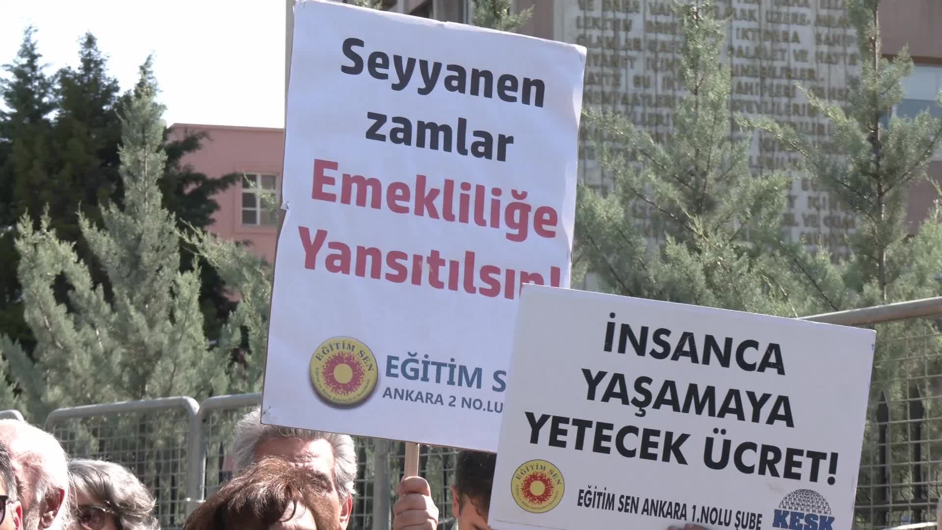 Eğitimciler, ekonomik ve özlük haklarının düzeltilmesini istedi