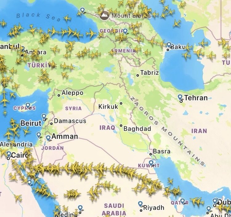 İran’a saldırı sonrası bölgedeki ülkeler uçuşlarını askıya aldı
