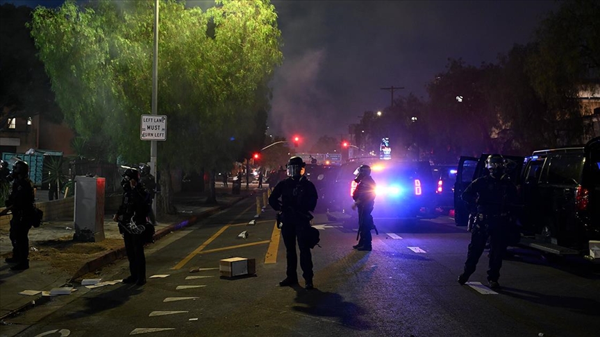 Los Angeles’taki düzensiz göçmenlere destek protestoları gece boyunca sürdü