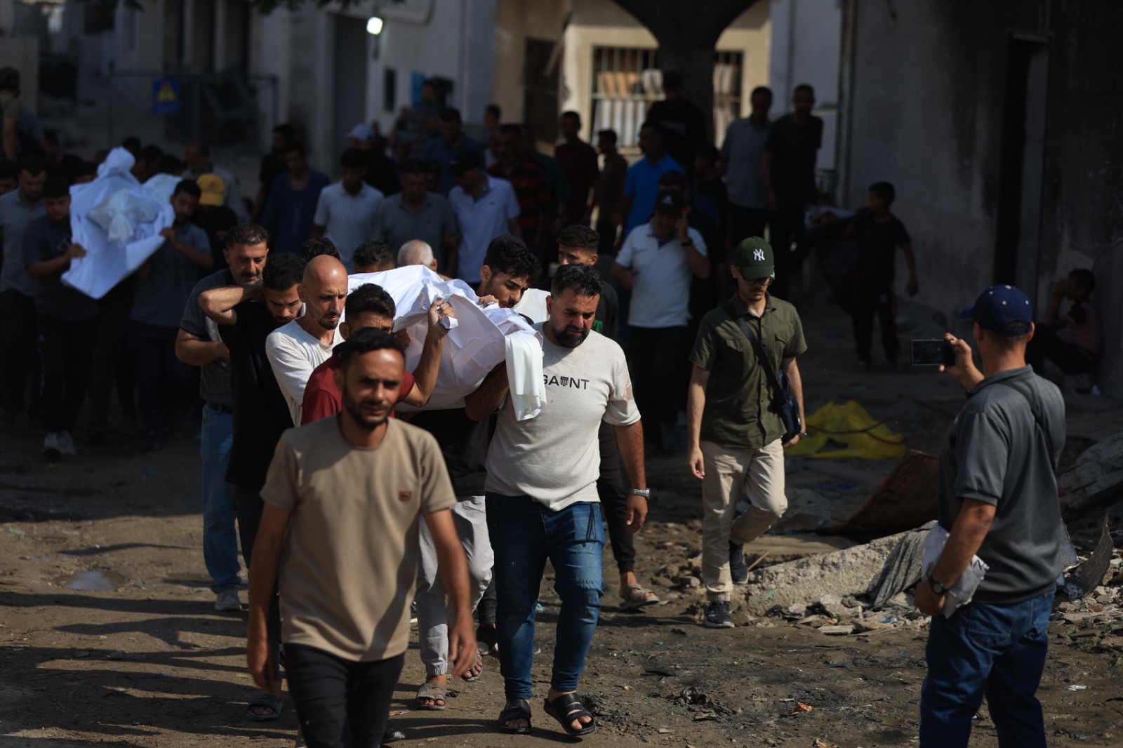 Gazze’de insani yardım bekleyen siviller vuruldu: 3’ü çocuk 16 kişi hayatını kaybetti