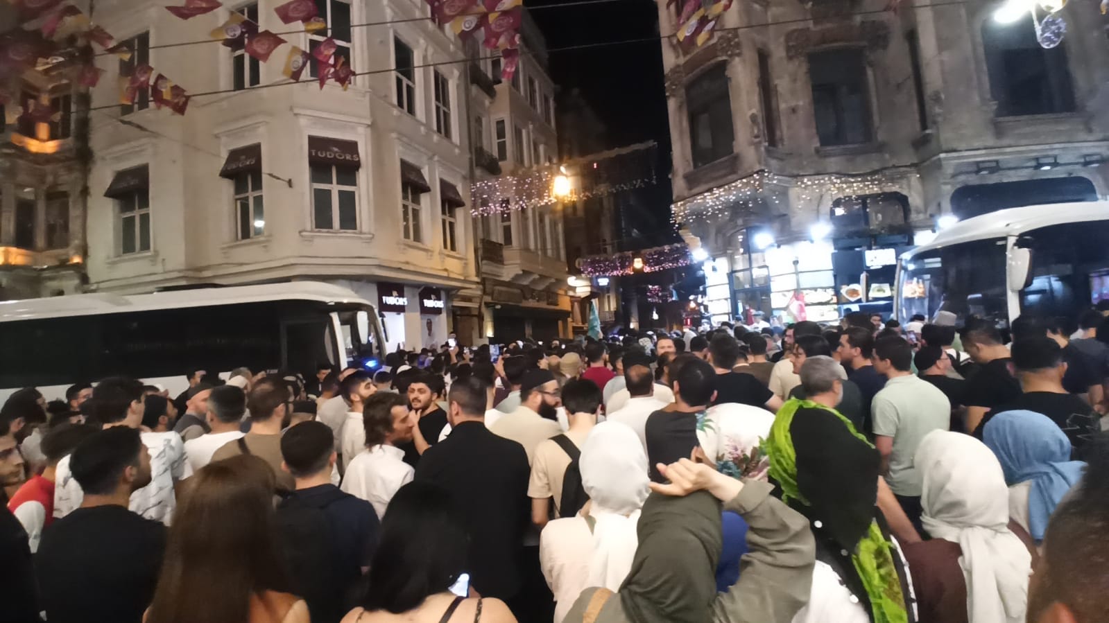 LeMan karikatürüne ‘dini değerleri aşağılama’ soruşturması: Gözaltılar, protestolar ve açıklamalar…
