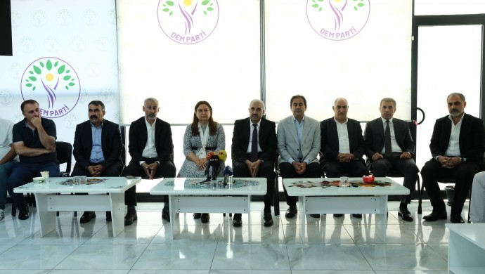 AK Parti’li İler: Öcalan barış elini uzattı, barış için gövdemizi ortaya koymalıyız