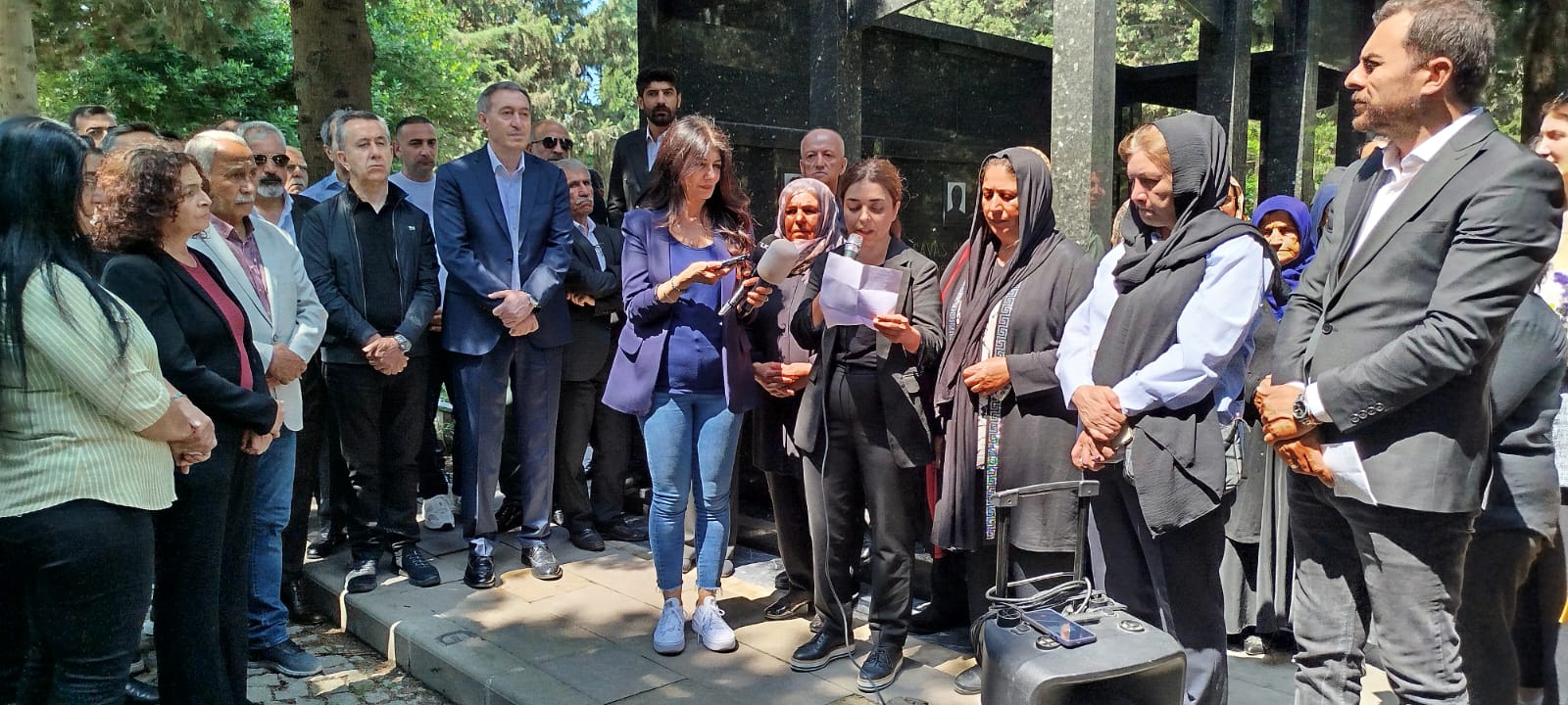 Karanlık bir dönemin adı: Faili meçhul cinayetler | Buldan, Karay ve Yıldırım mezarları başında anıldı