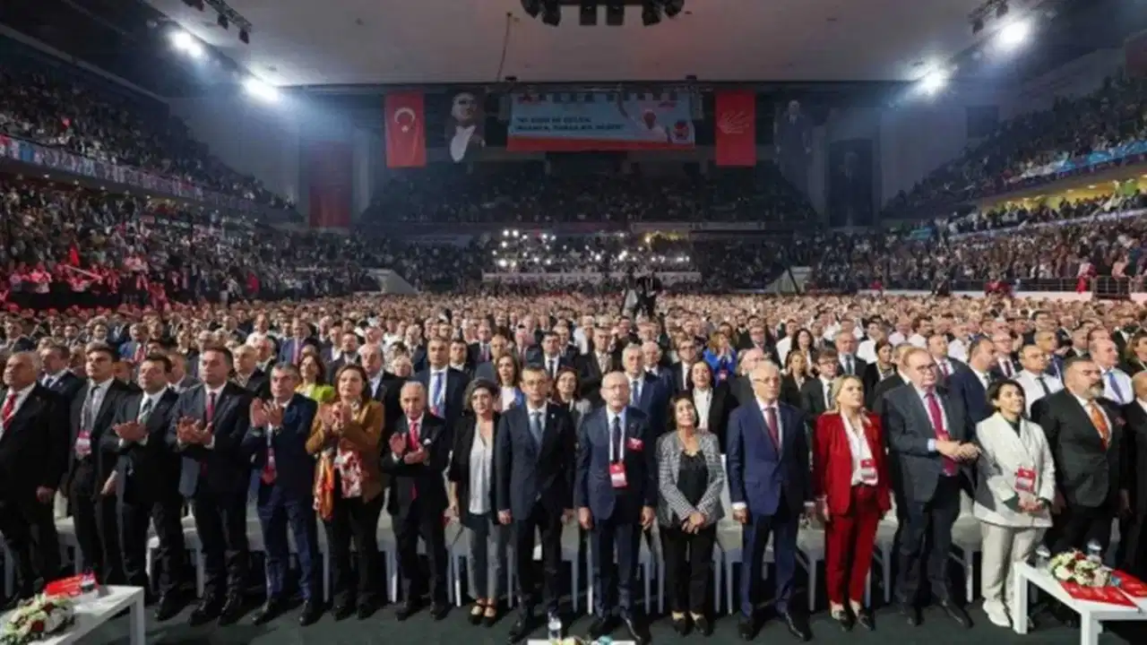 CHP’de kurultay tartışmaları: Üç eski genel başkandan Özgür Özel’e destek