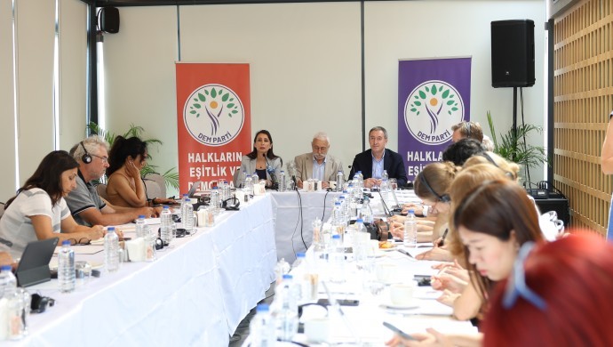 Tülay Hatimoğulları ve Tuncer Bakırhan uluslararası basınla buluştu