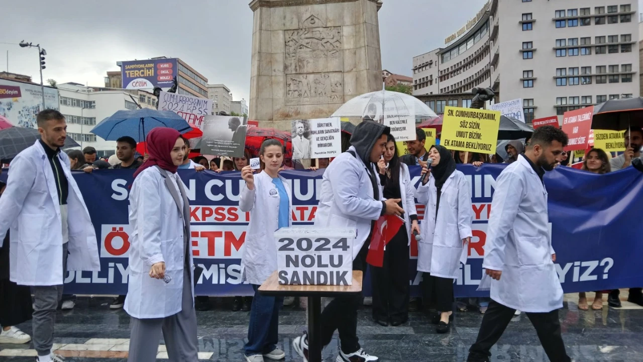 Ek atama bekleyen öğretmenlerden basın açıklaması