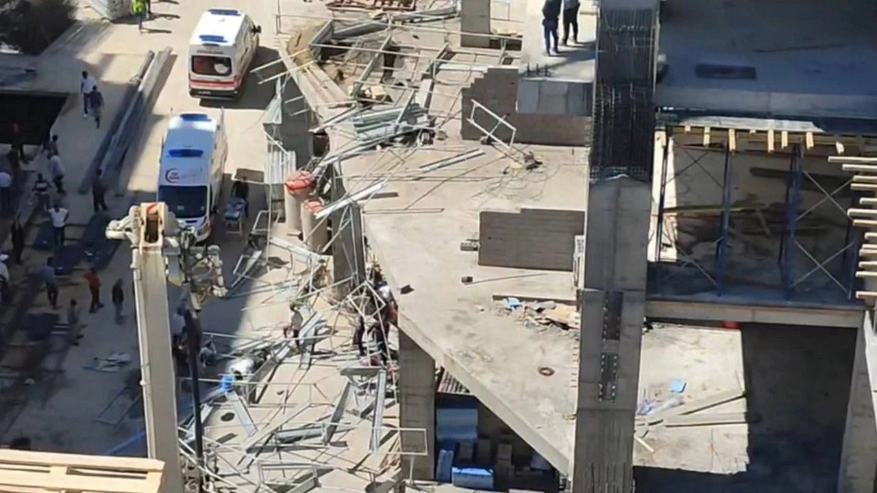 Elazığ’da inşaat iskelesi çöktü: 2 işçi yaralandı