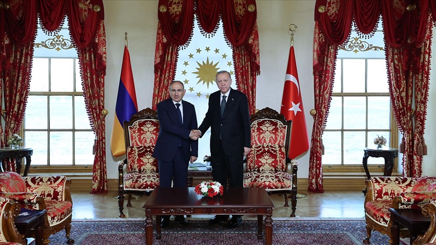 Ermenistan Başbakanı Paşinyan Cumhurbaşkanı Erdoğan ile bir araya geldi