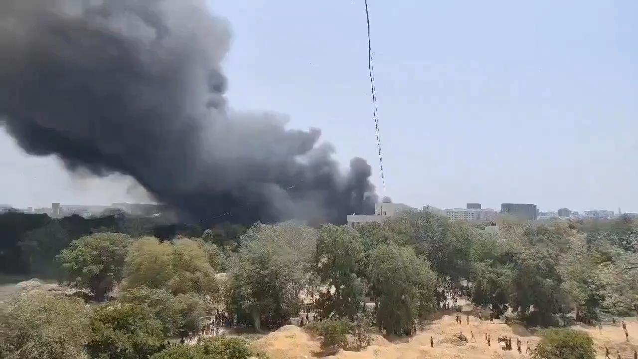 Hindistan’da yolcu uçağı düştü