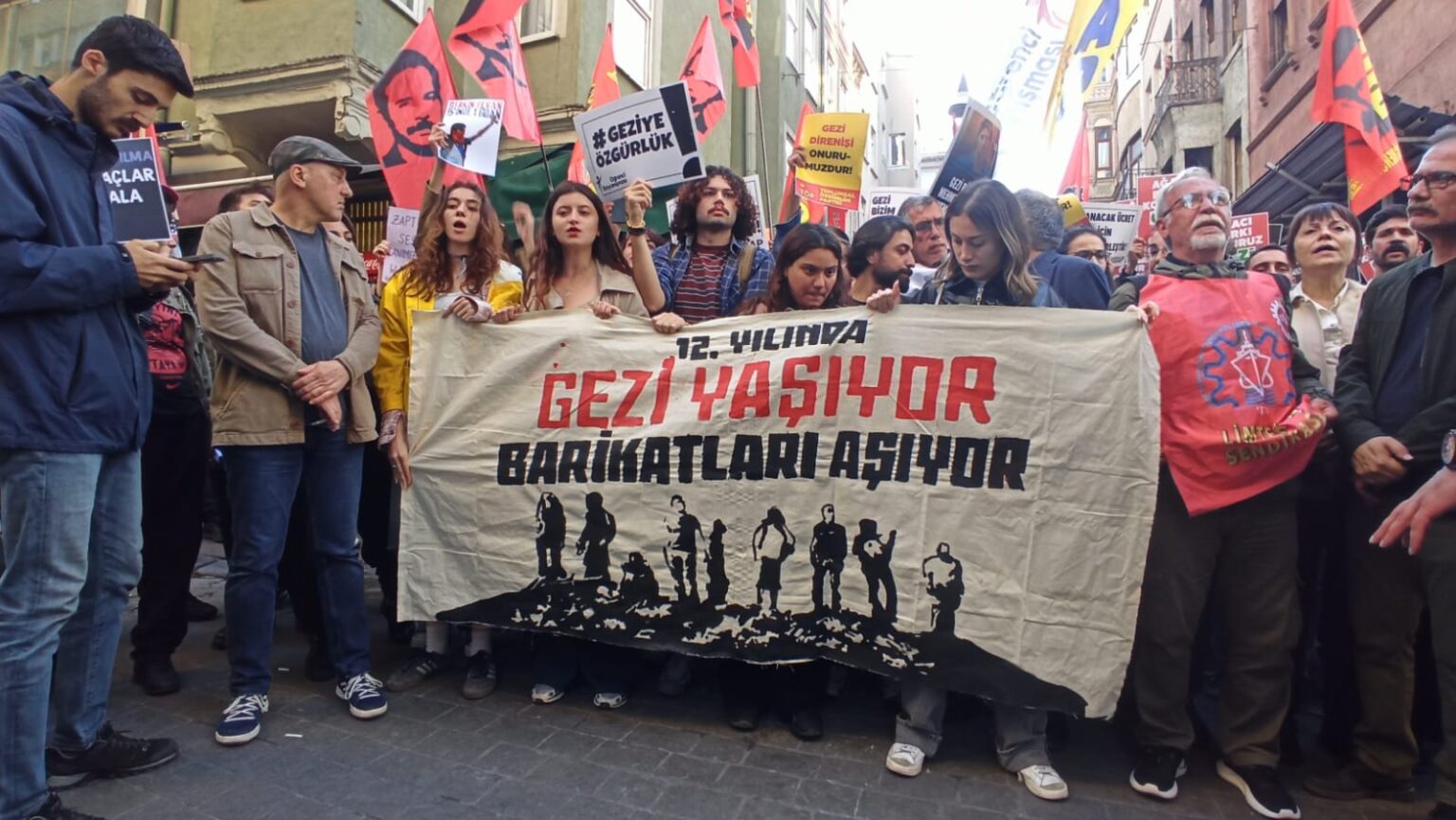 Gezi anmasına gözaltına alınan 12 kişi adliyeye sevk edilecek