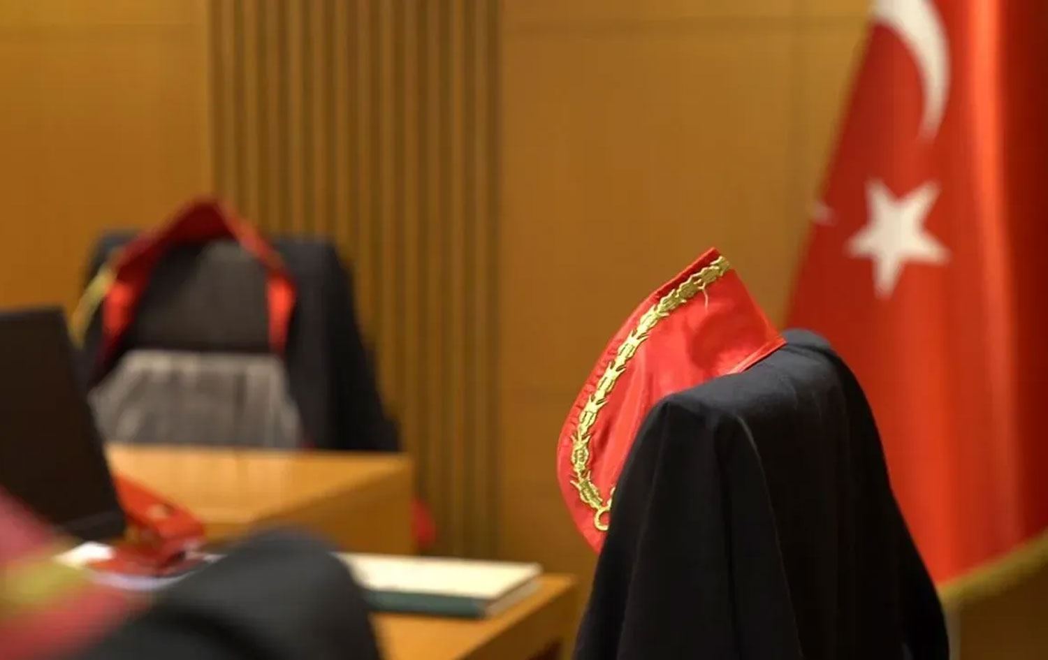 Hakimin eşi bir tıkla 8 milyon dolandırıldı