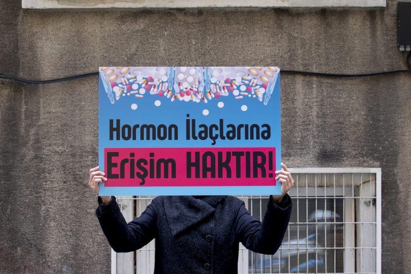 Sağlık Bakanlığı, Aile Yılı gerekçesiyle transların hormon ilaçlarına 21 yaş sınırı getirdi