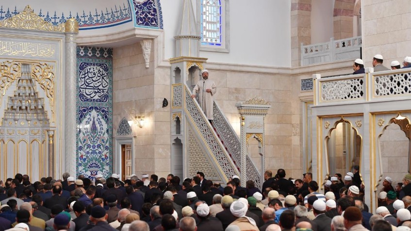Diyanet hutbede gençlere seslendi: Seküler yaşam tarzı hedef alındı