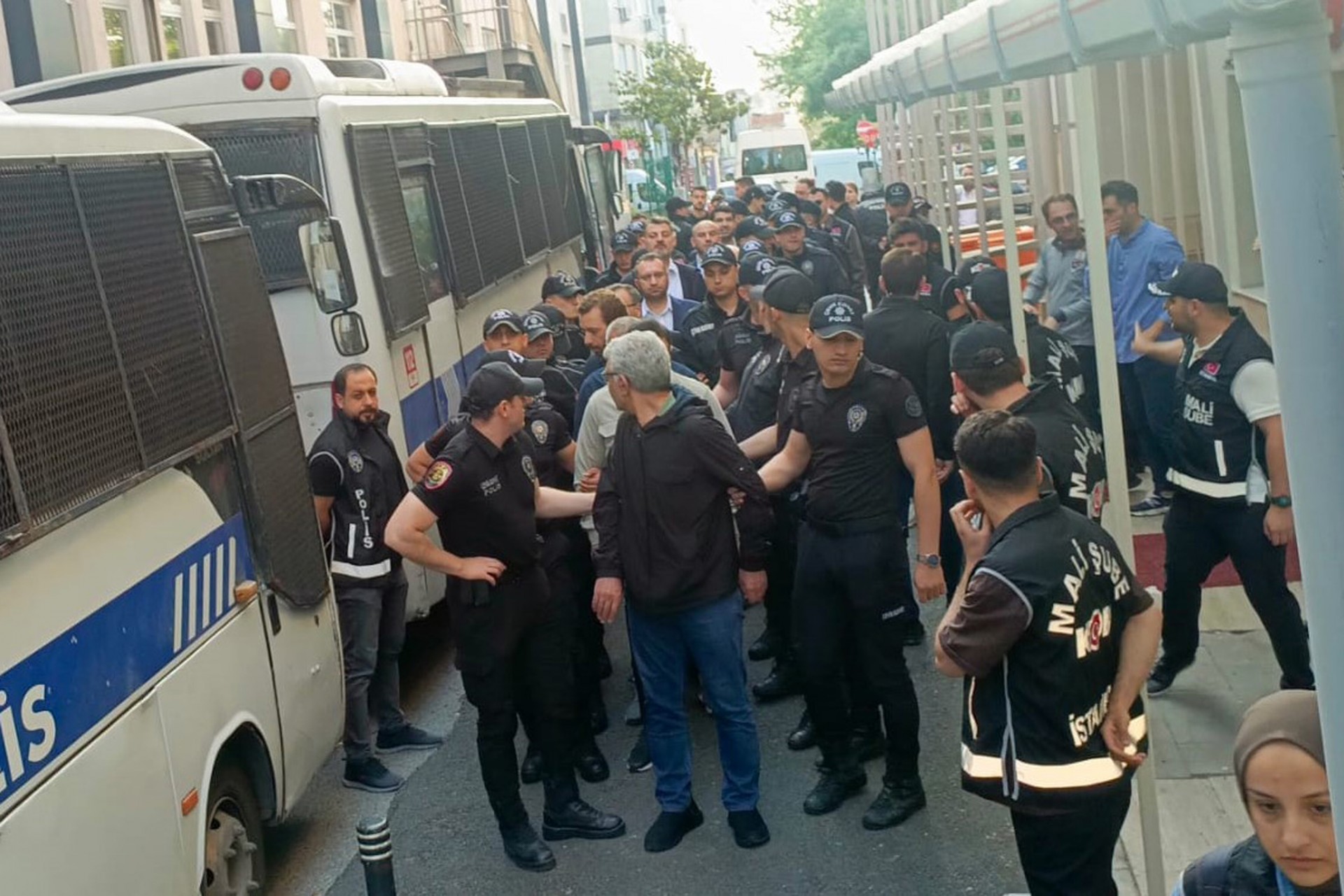 İBB’ye yönelik 5. dalga operasyonu: 4 kişi hakkında tutuklama talebi