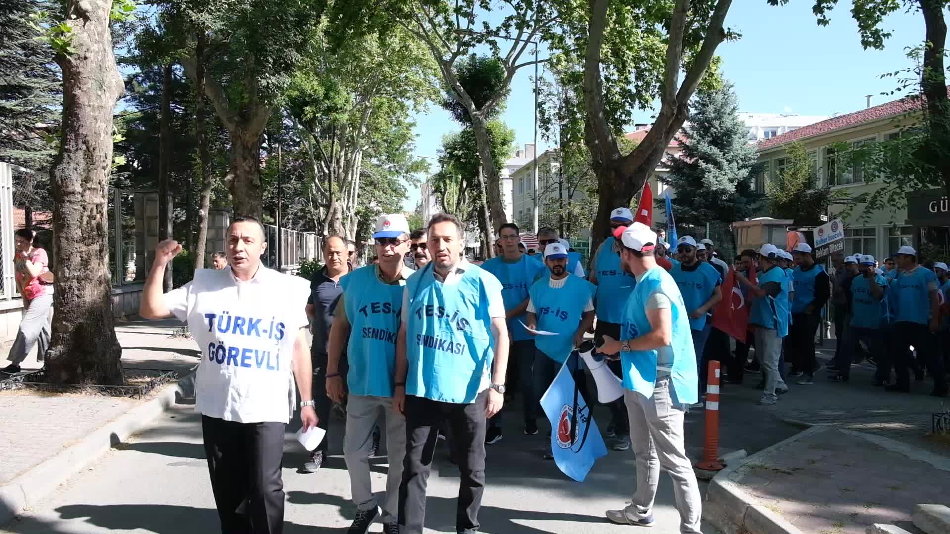 Kamu işçileri: Sadaka değil, hakkımızı istiyoruz
