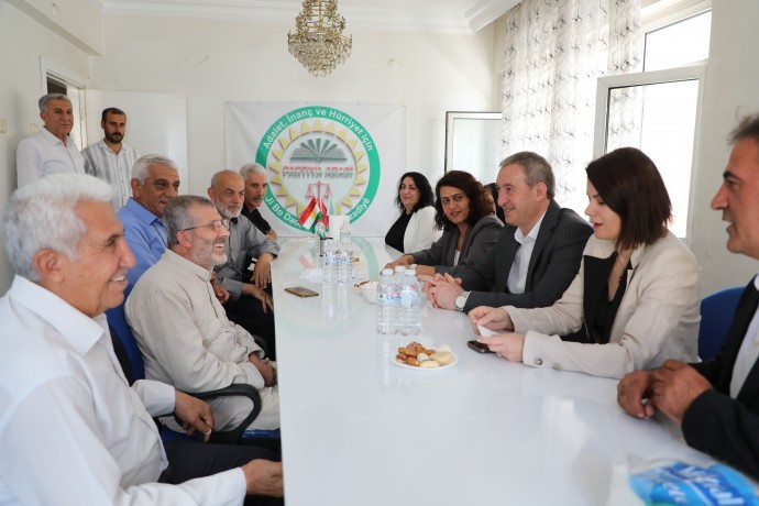 ‘Kürt siyasi partiler bir heyetle Abdullah Öcalan’la görüşmek istiyor’