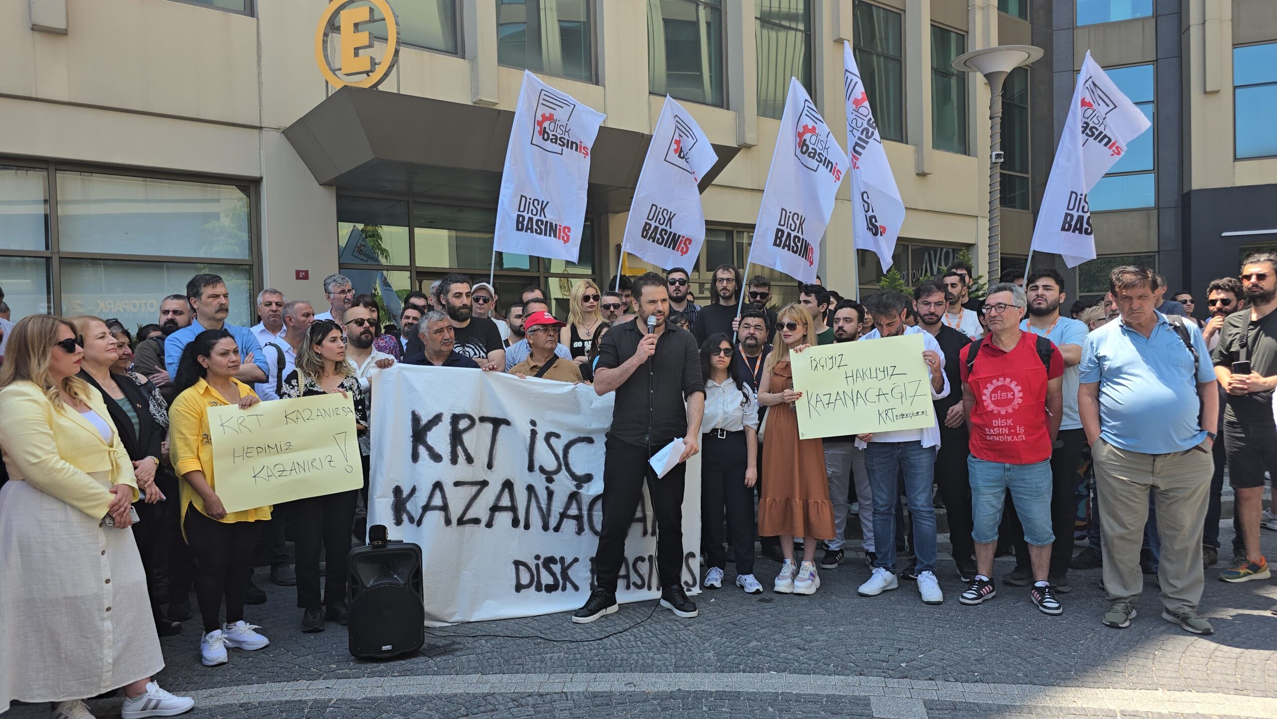 KRT TV çalışanlarının protestoları 5’inci gününde