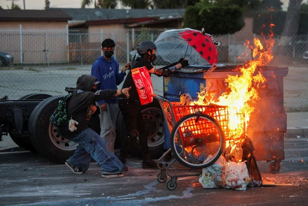 Los Angeles’ta göçmenlerden ‘Trump baskınlarına’ protesto: Ulusal Muhafızlar sokakta