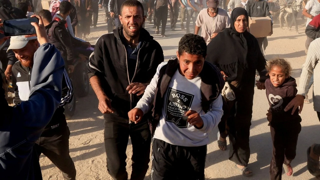 İsrail ordusu Gazze’de yardım bekleyen sivillere saldırdı: 25 kişi hayatını kaybetti