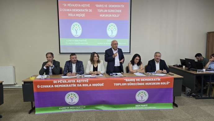 DEM Parti, baro başkanları ve hukukçularla Van’da bir araya geldi