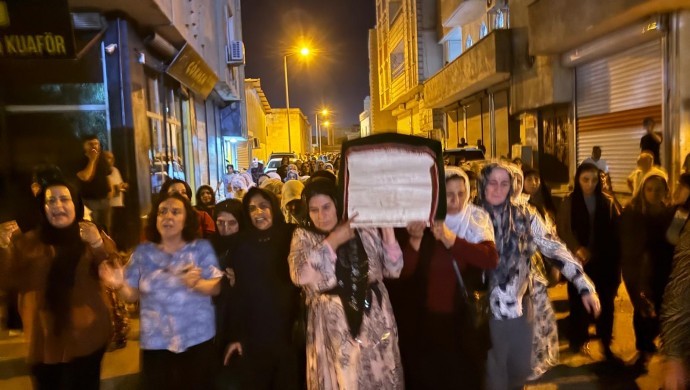 Sebahat Atabey kadınlar tarafından son yolculuğuna uğurlandı