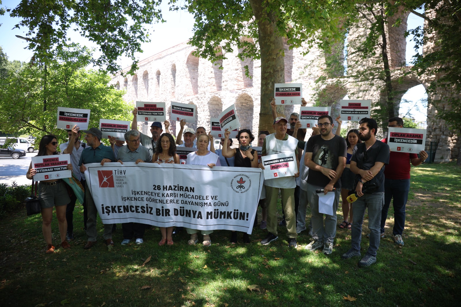İHD ve TİHV Saraçhane Parkı’ndaydı: İşkencesiz bir dünya mümkün