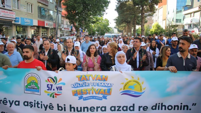 Tatvan Kültür ve Sanat Festivali başladı: Barışın yolunu özgür sanatla örüyoruz