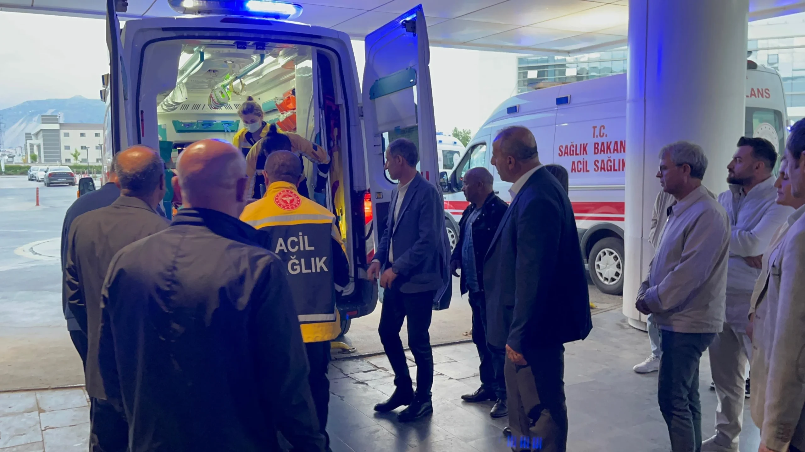 DEM Parti Van Milletvekili Mahmut Dindar trafik kazası geçirdi