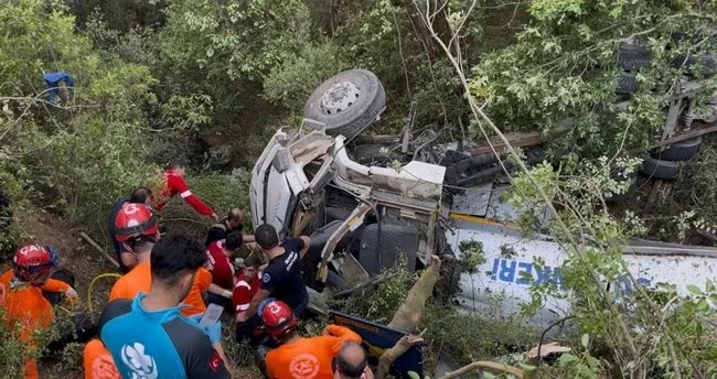 Bursa’da orman yangınına müdahale eden su tankeri uçuruma yuvarlandı: 1 ölü, 2 ağır yaralı