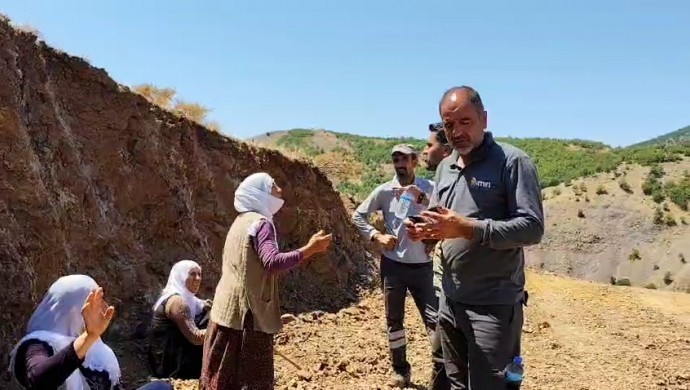Lice’de kadınlar kepçelerin önünü kesti: Doğamızdan ne istiyorsunuz?