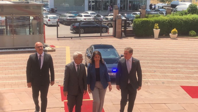 DEM Parti İmralı Heyeti ile Özgür Özel görüşmesi başladı