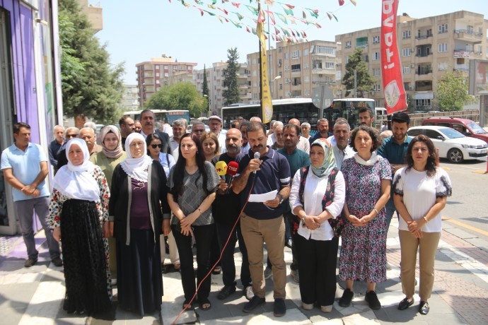 DEM Parti’den Bayrampaşa’daki saldırıya tepki: Kürtçe kırmızı çizgimizdir