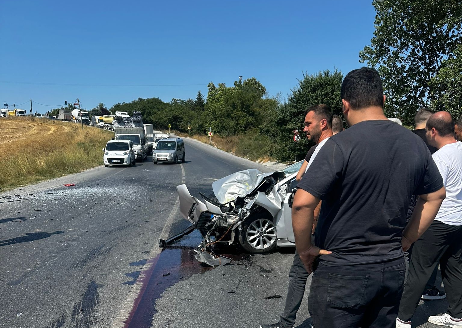 Arnavutköy’de otomobil İETT otobüsüyle çarpıştı: Sürücü hayatını kaybetti