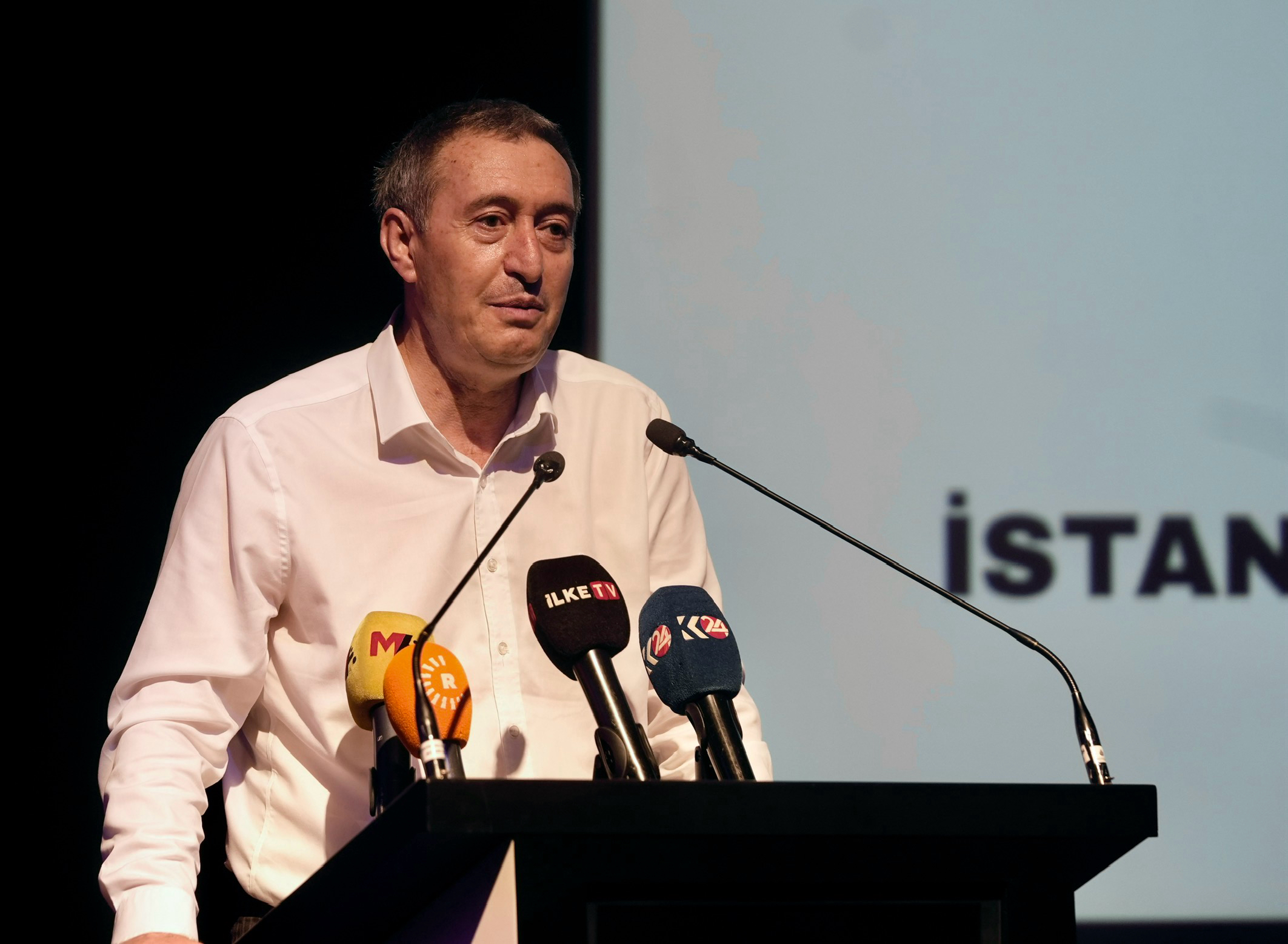 Tuncer Bakırhan: Barışı kelimelerle, notalarla, renklerle sanatçı ve aydınlar inşa edebilir