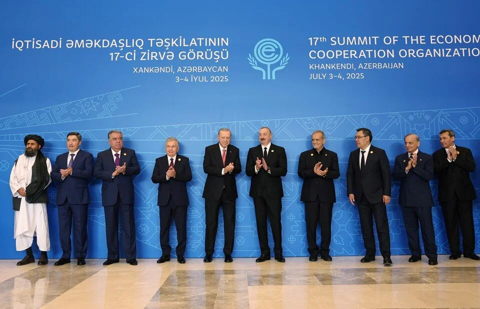 Ekonomik İşbirliği Teşkilatı Zirvesi Azerbaycan’da başladı