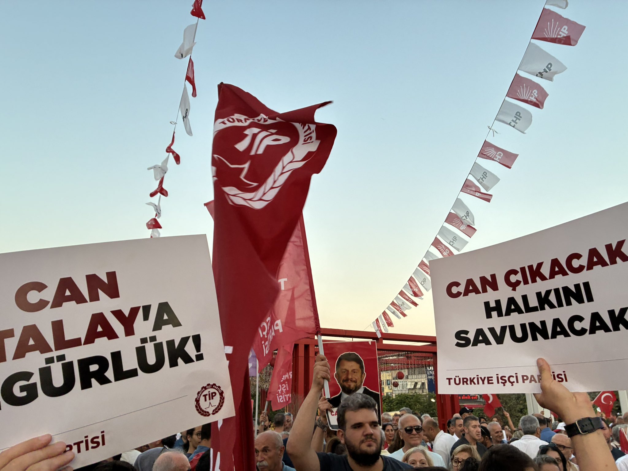 CHP mitingindeki TİP kortejine gözaltı: 10 kişi sloganlar gerekçesiyle alındı
