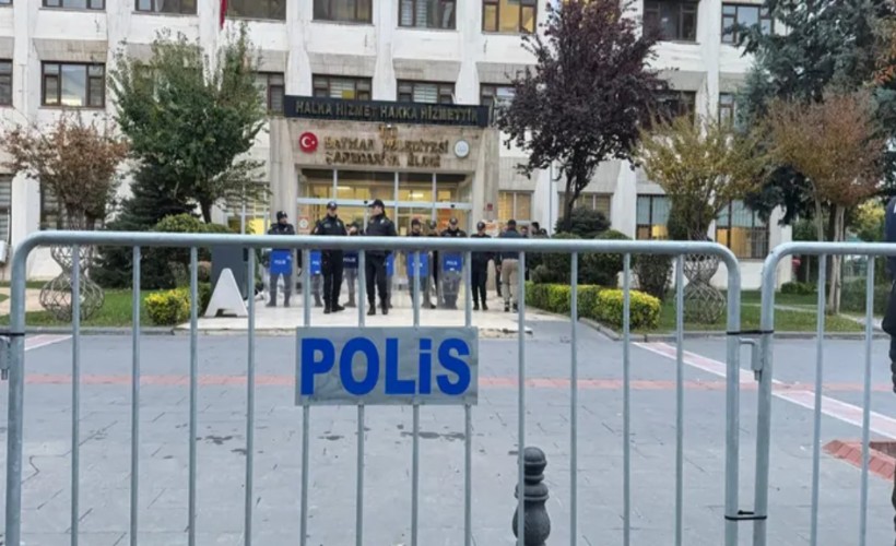 AYM kayyım atanmasının önünü açan yasal düzenlemeyi incelemeye alıyor