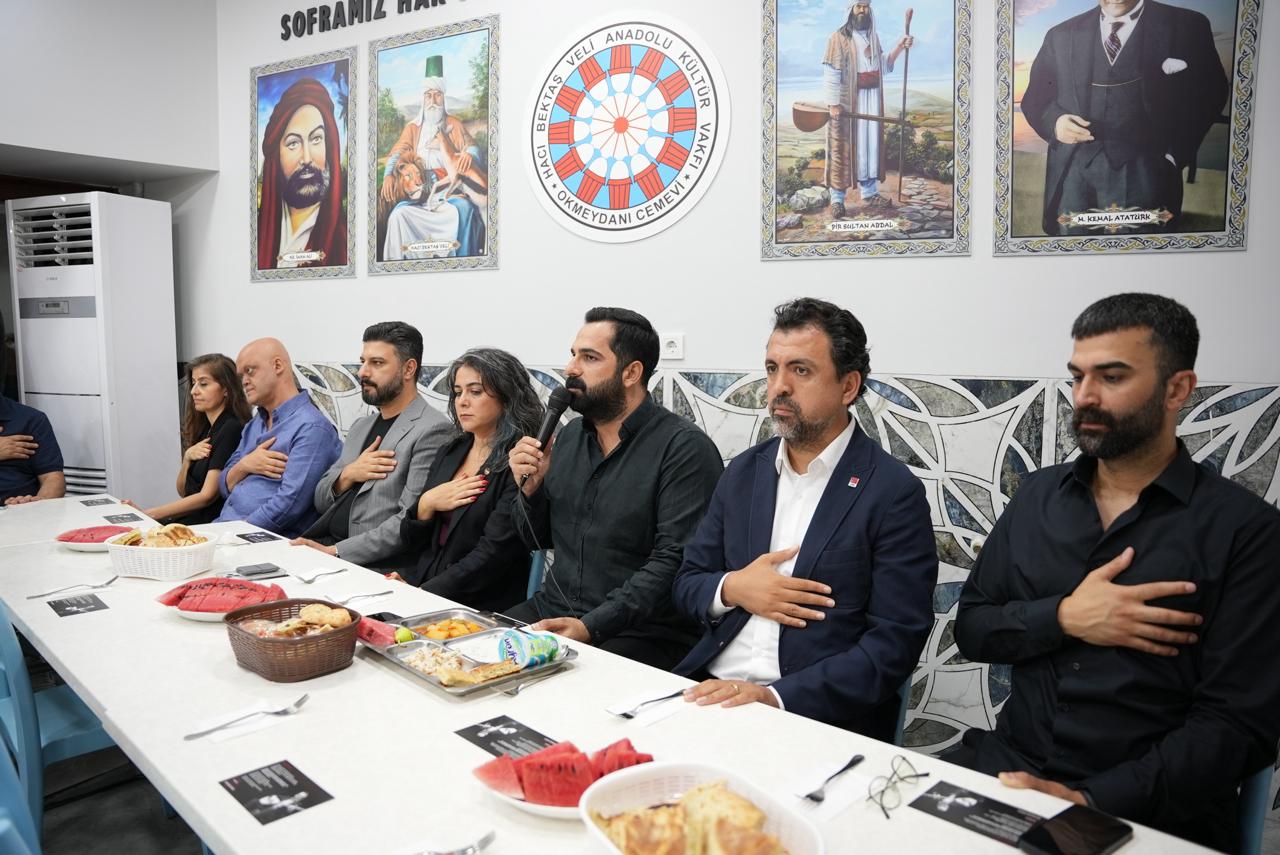 Resul Emrah Şahan Muharrem ayında lokma dağıttı: ‘Duvarlar aramıza girse de, kalbimle yanınızdayım’