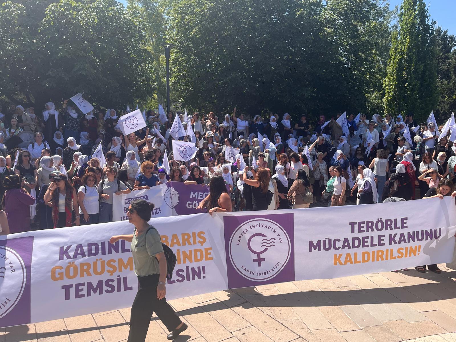 Kadınlar ‘Barış Yürüyüşü’ için Ankara’da