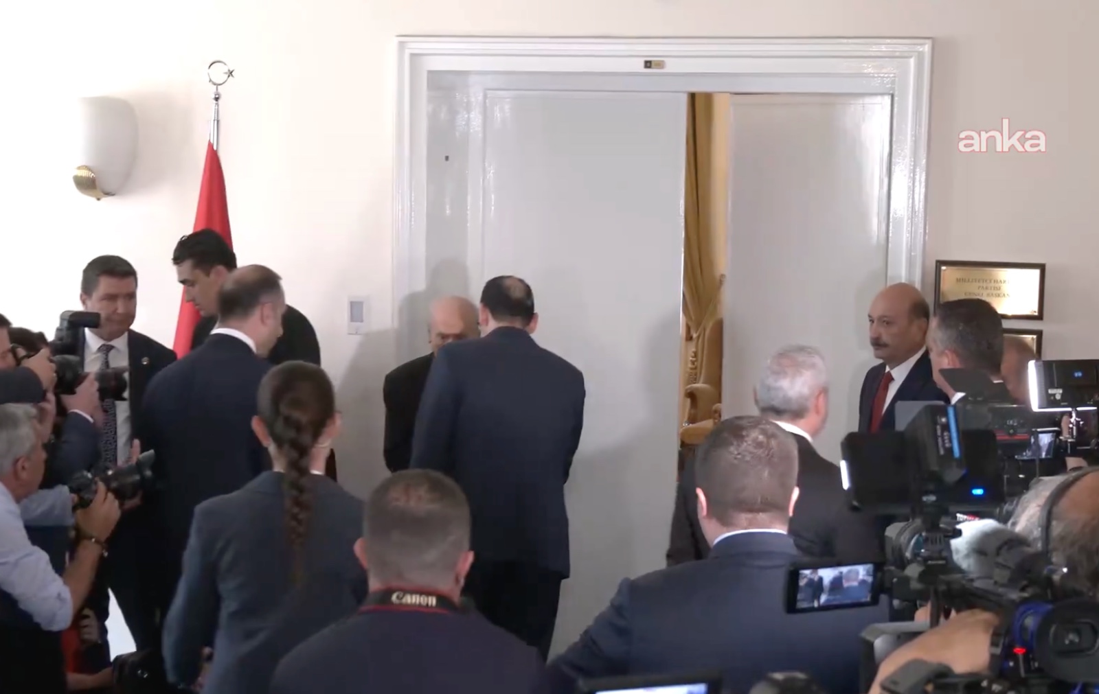 MİT Başkanı Kalın, Bahçeli’yi Meclis’te ziyaret ediyor