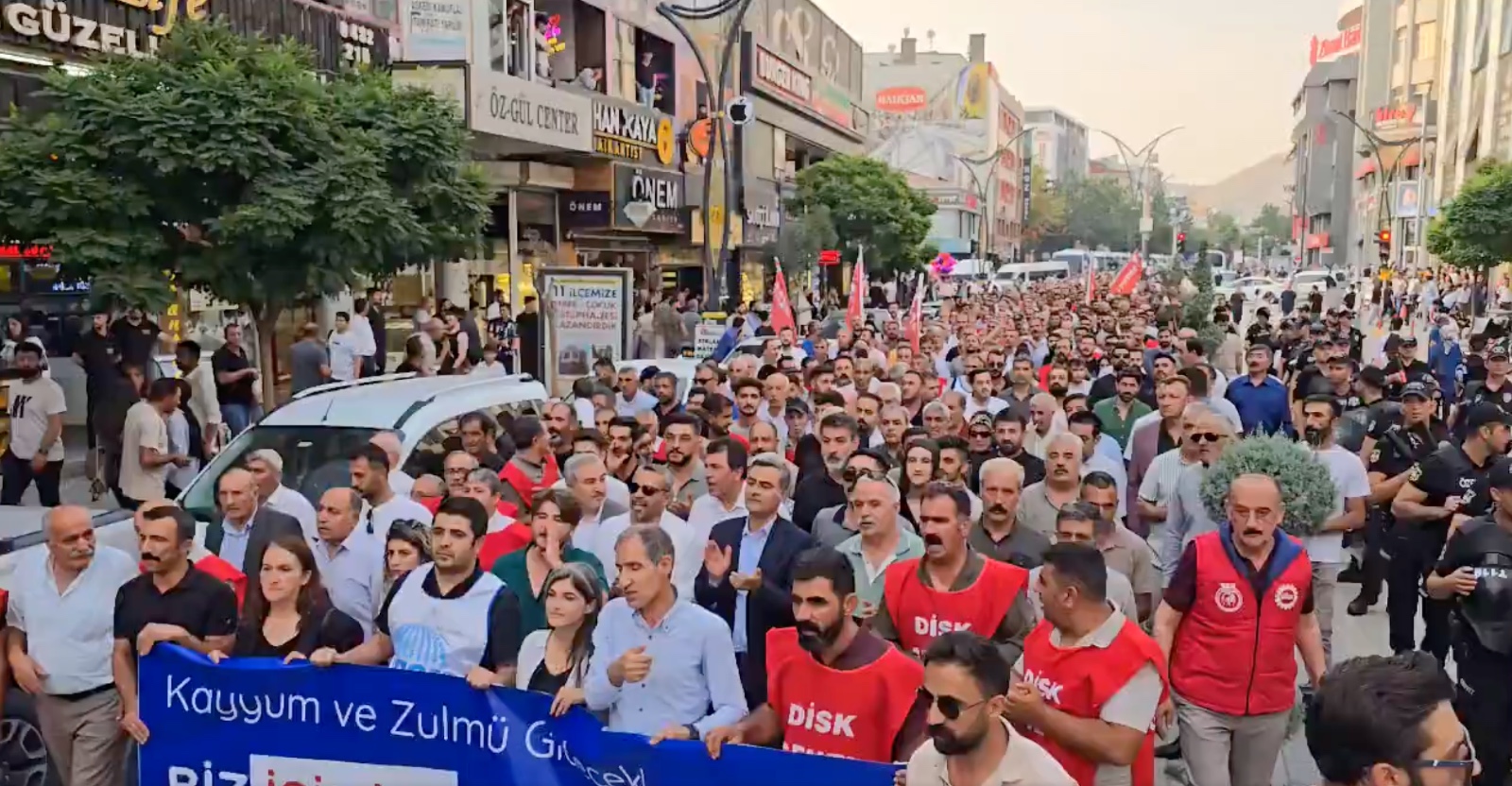 Van’da kayyım 7’si engelli 223 işçiyi işten çıkardı