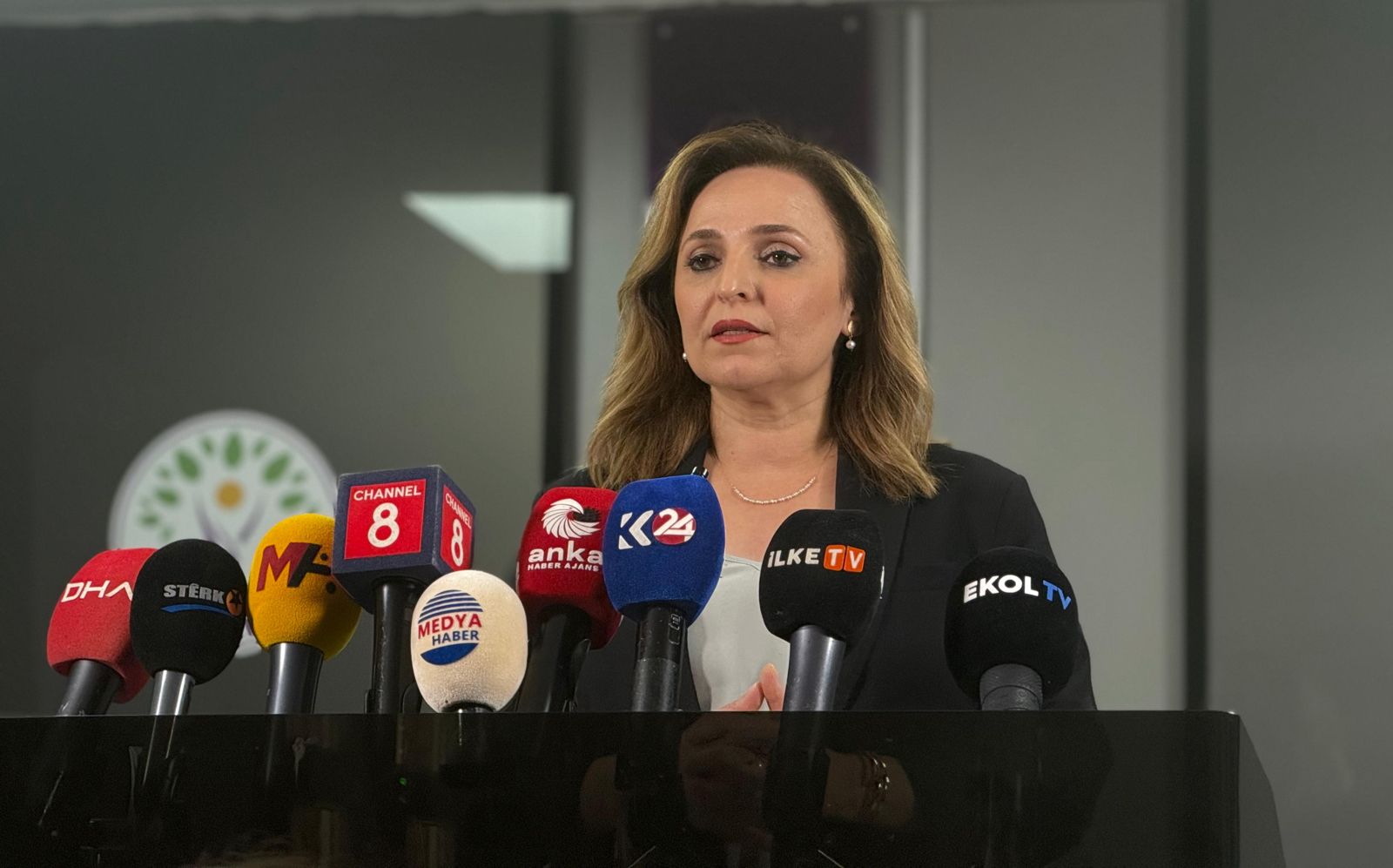 DEM Parti Sözcüsü Ayşegül Doğan açıklama yapıyor