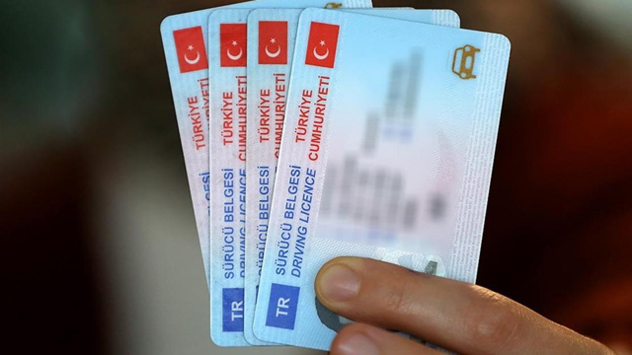 Eski ehliyetleri değiştirmek için son 3 gün: Yenileme ücreti 15 liradan 7 bine çıkacak