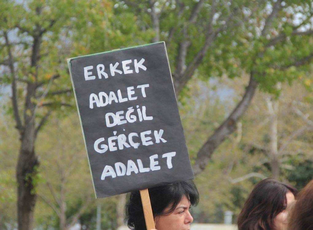 Kadın cinayetinde haksız tahrik savunması tutmadı: İki erkek müebbet hapis cezası aldı