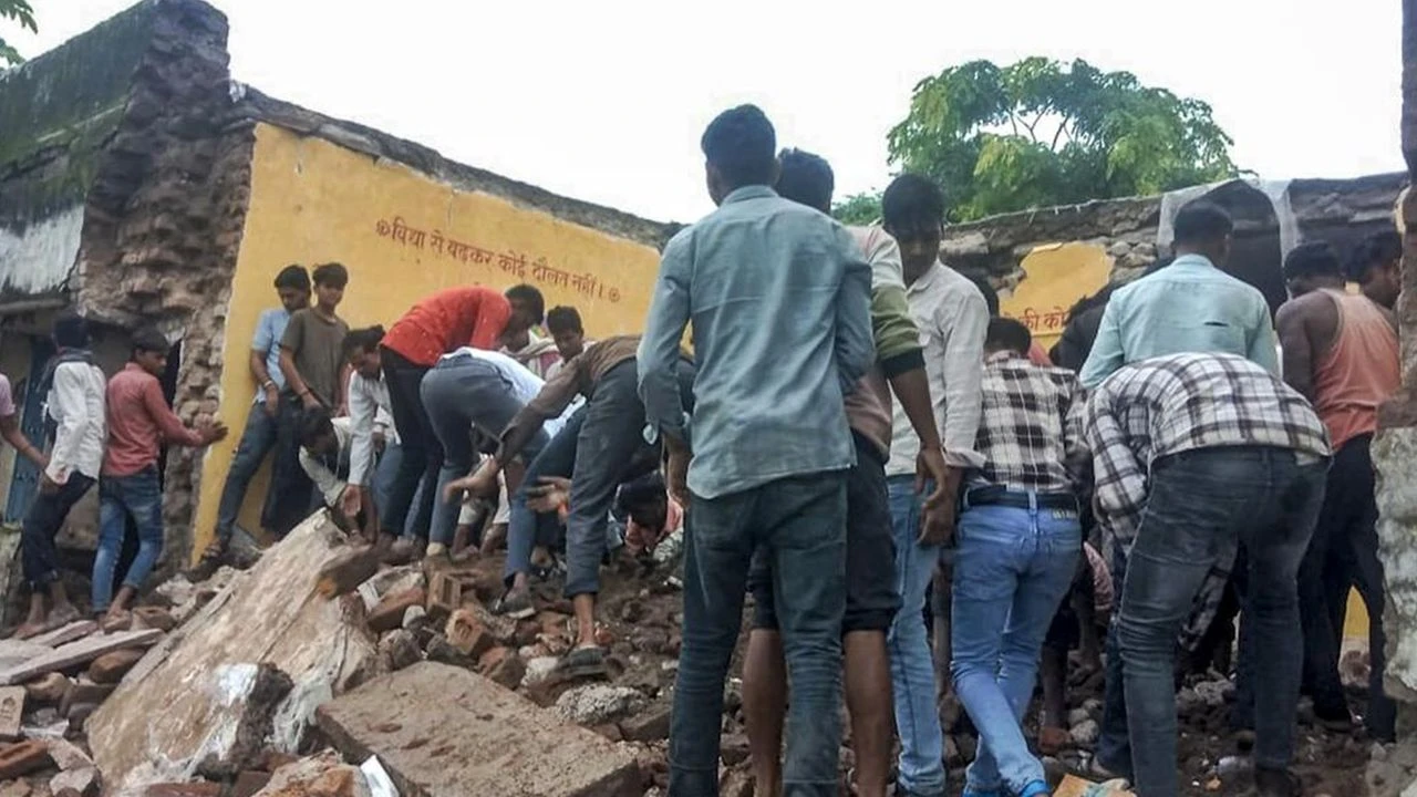 Hindistan’da okul çatısı çöktü: 7 öğrenci öldü, 28 yaralı