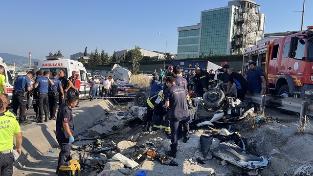 Kocaeli’nde zincirleme trafik kazası: 5 kişi hayatını kaybetti, 1 kişi yaralandı