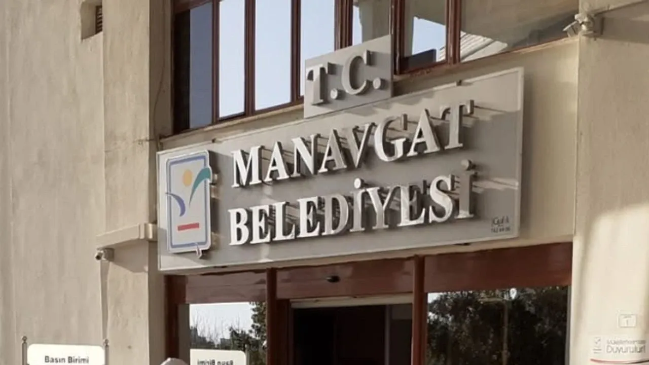 Manavgat Belediyesi’ne polis operasyon: Belediye başkanı ve yardımcıları gözaltında